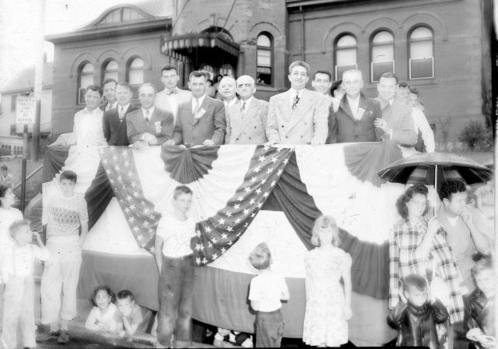 Everett-Parade-Reviewing-Stand-before-Shute-Library-1950s Everett Parade Reviewing Stand before Shute Library 1950s